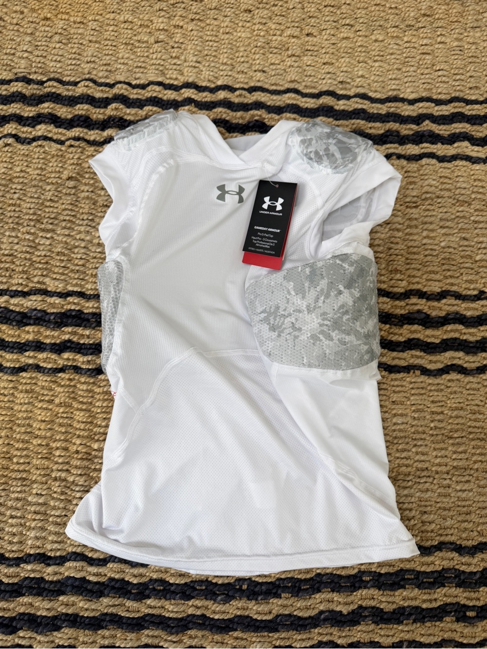 Under Armour Pro 5 Pad Game Day Under Shirt. Youth Size XL. White and Camo. NWT - Picture 3 of 4